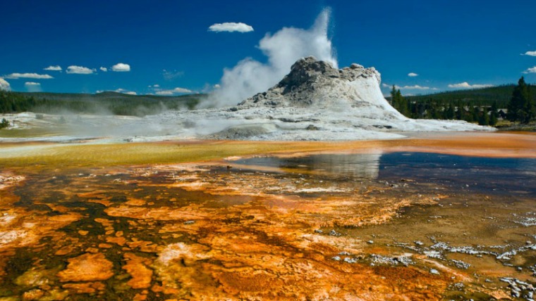 The Most Beautiful Places in the World - Yellowstone National Park Wyoming USA