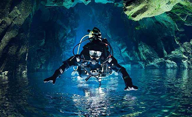 Diving in Silfra, Diving Between Two Continents