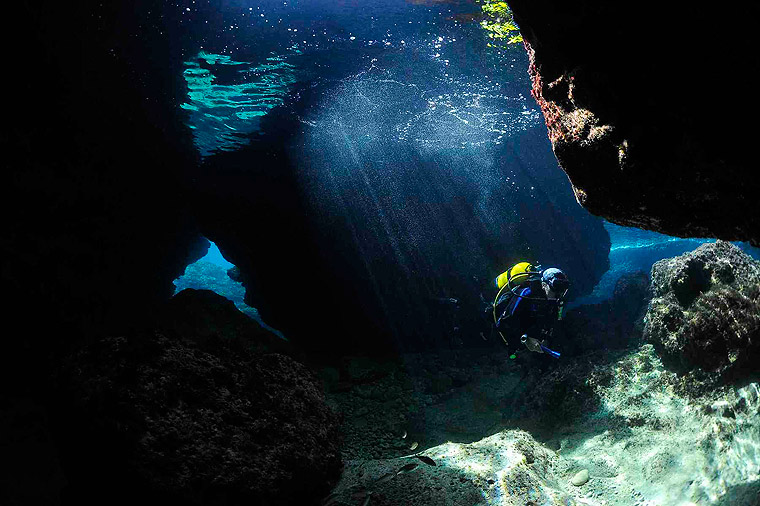 Scuba Diving in Santorini